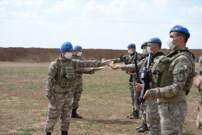 "Sınır ötesinin kahramanları" bayramı Suriye'de karşıladı